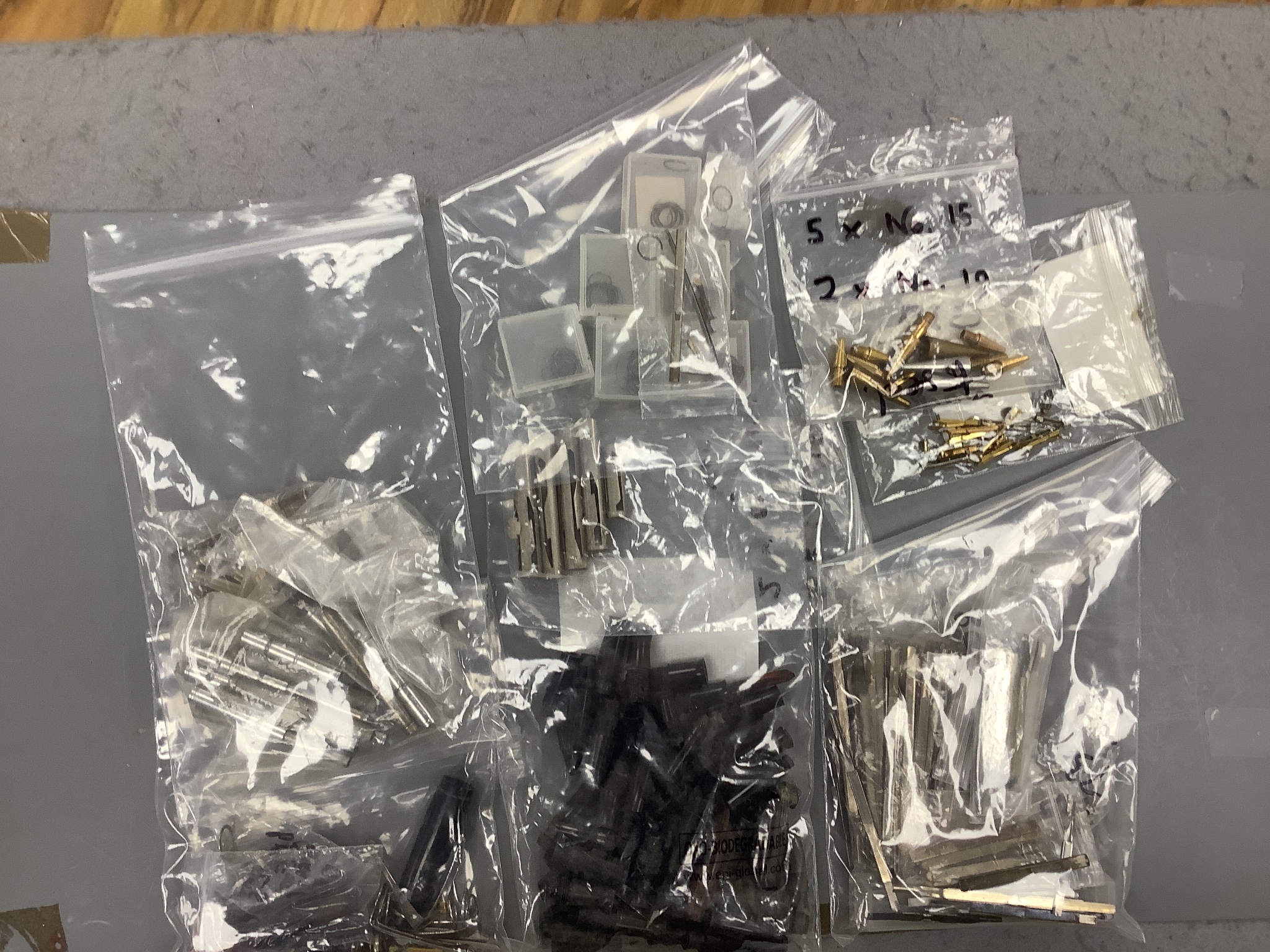 Fountain pen repairer's workshop spare parts, a large quantity